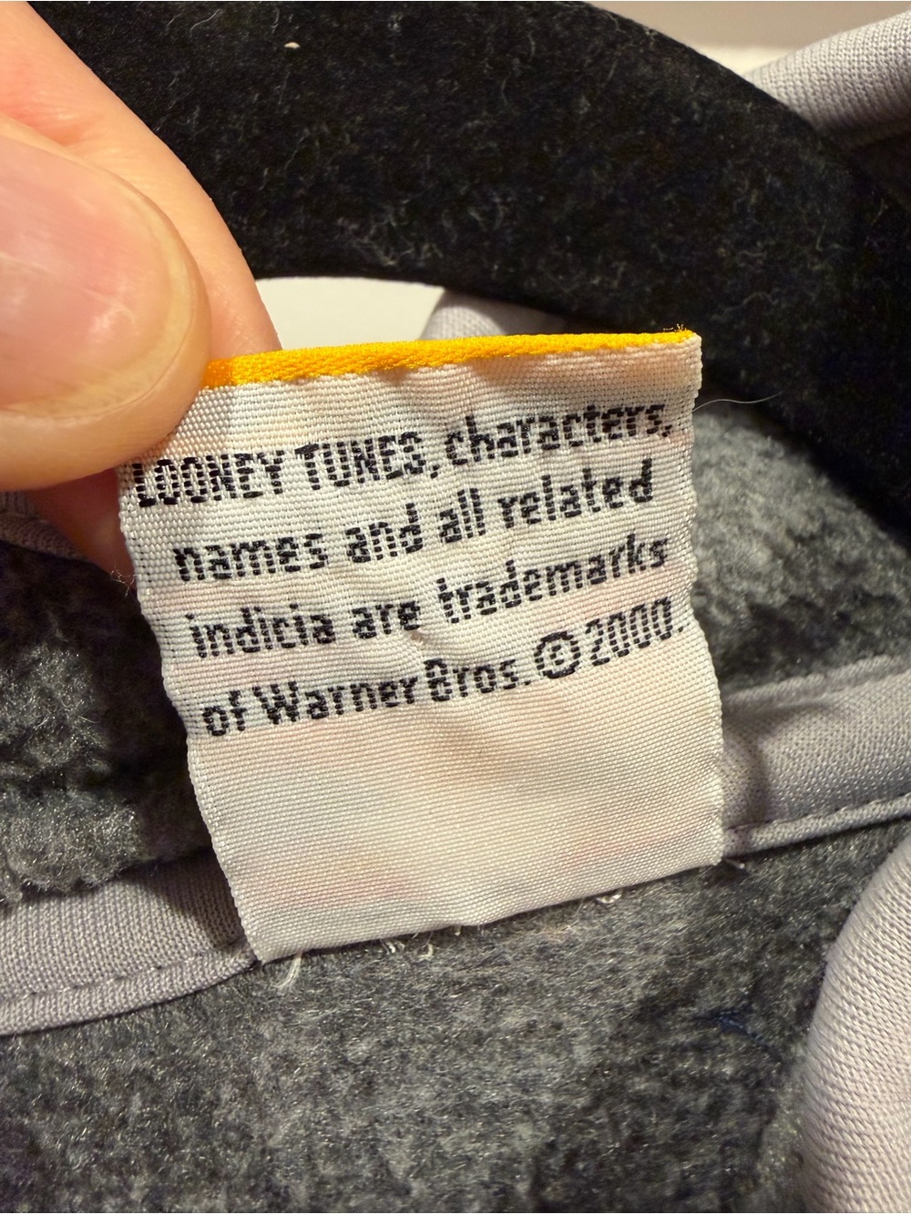 VINTAGE 2000 LOONEY TUNES Women’s Taz Hearts Fleece Vest - Picture 5 of 6